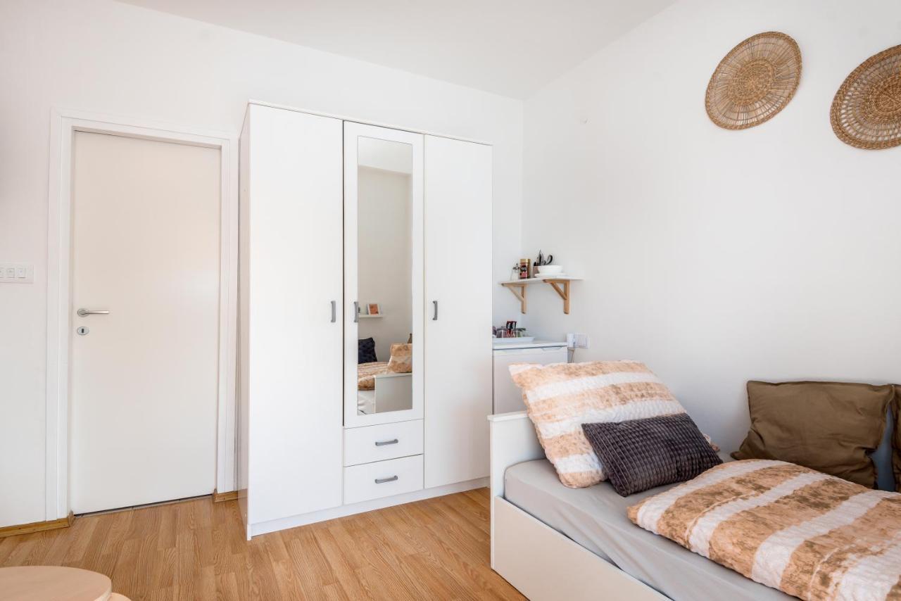 Apartment And Rooms Dalmatiko Vodice Extérieur photo