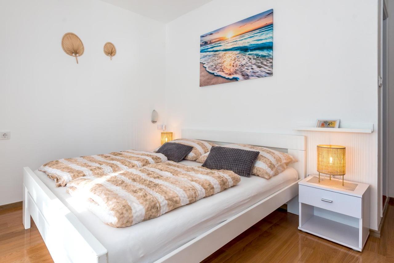 Apartment And Rooms Dalmatiko Vodice Extérieur photo